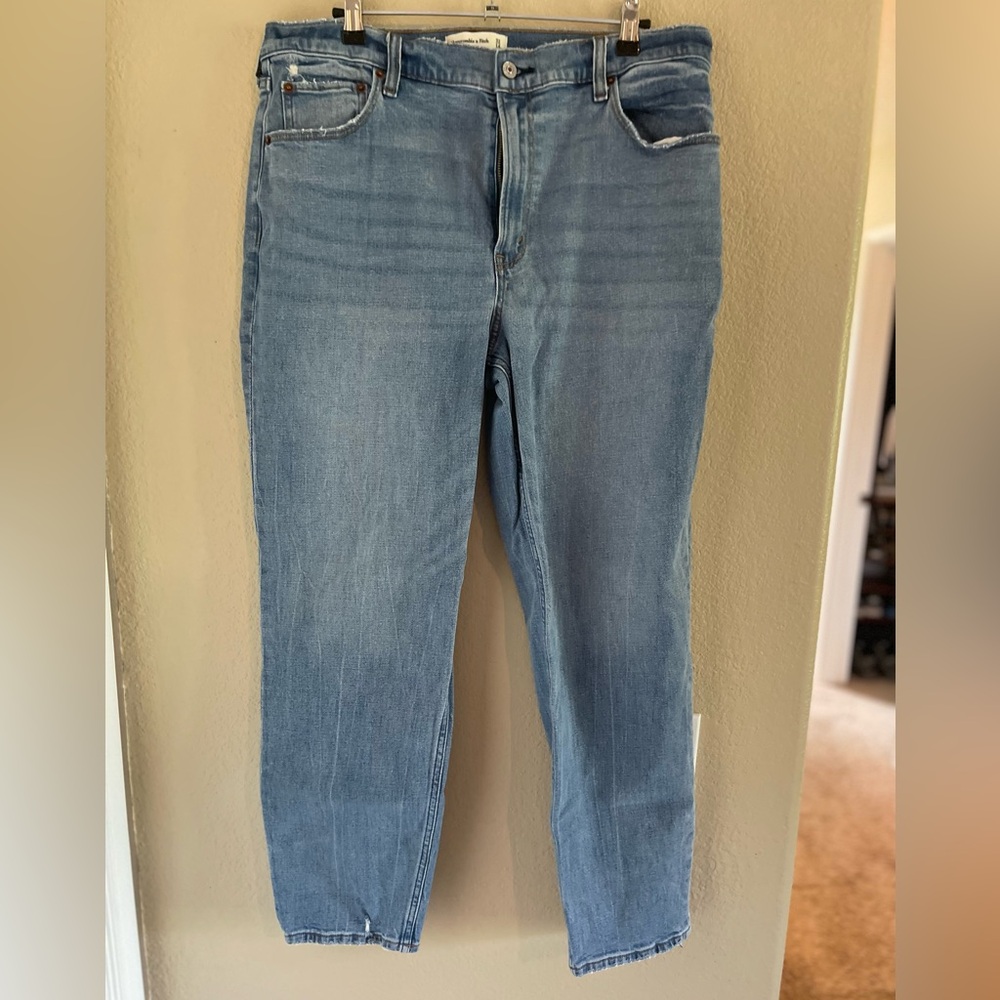 ABERCROMBIE & FITCH THE MOM HIGH RISE